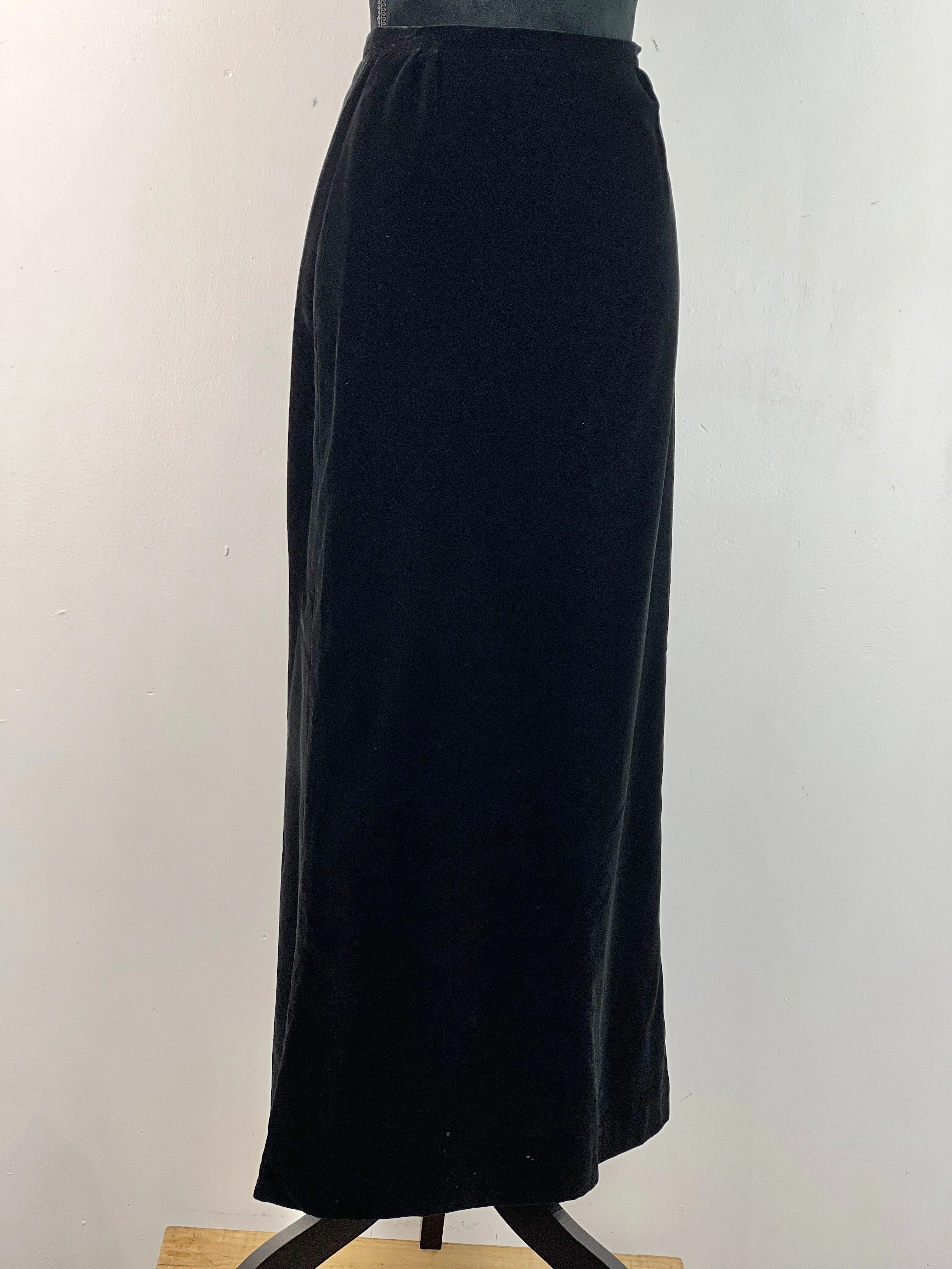 60s Black Velvet Midi Skirt - AU4