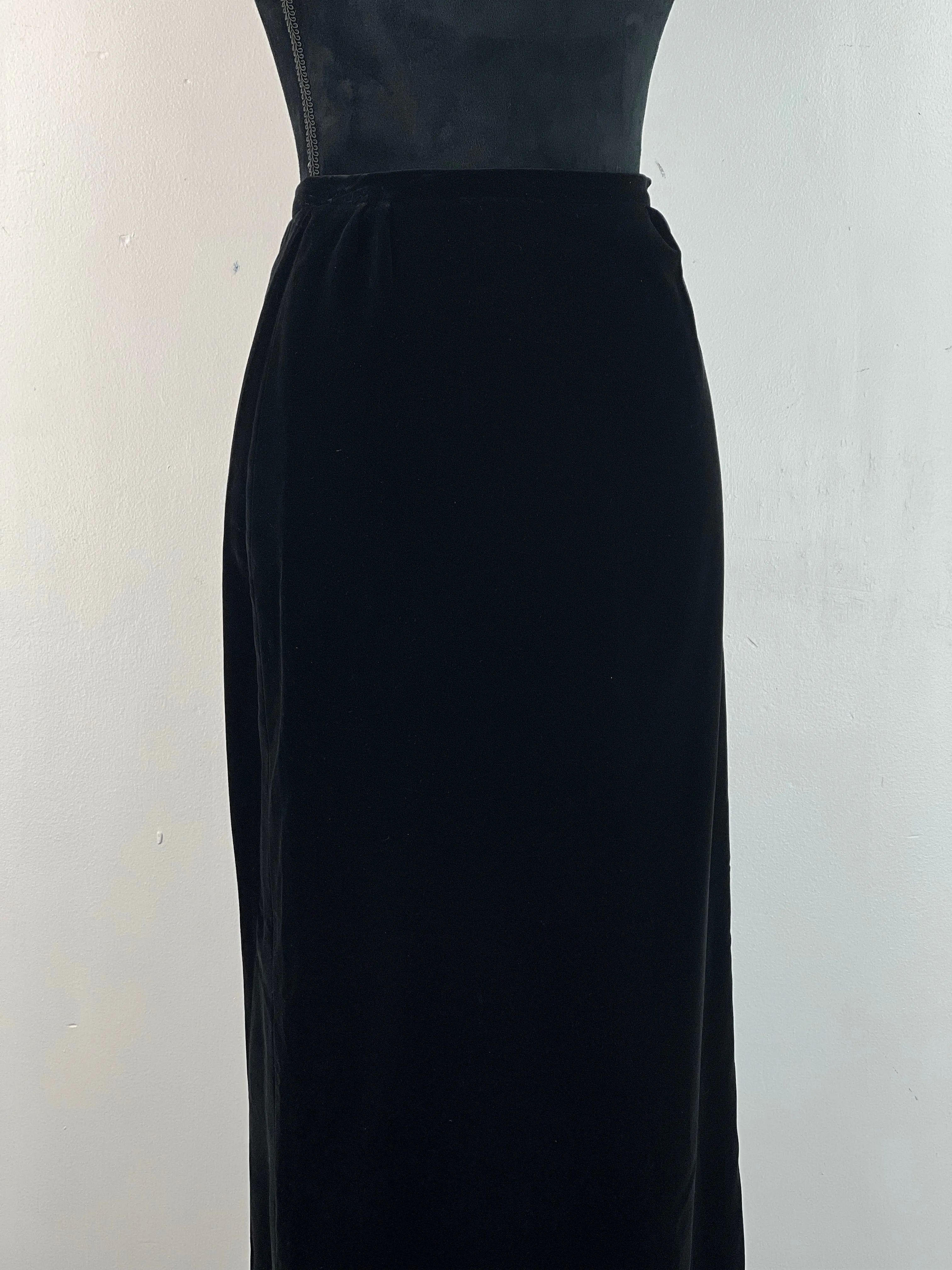 60s Black Velvet Midi Skirt - AU4