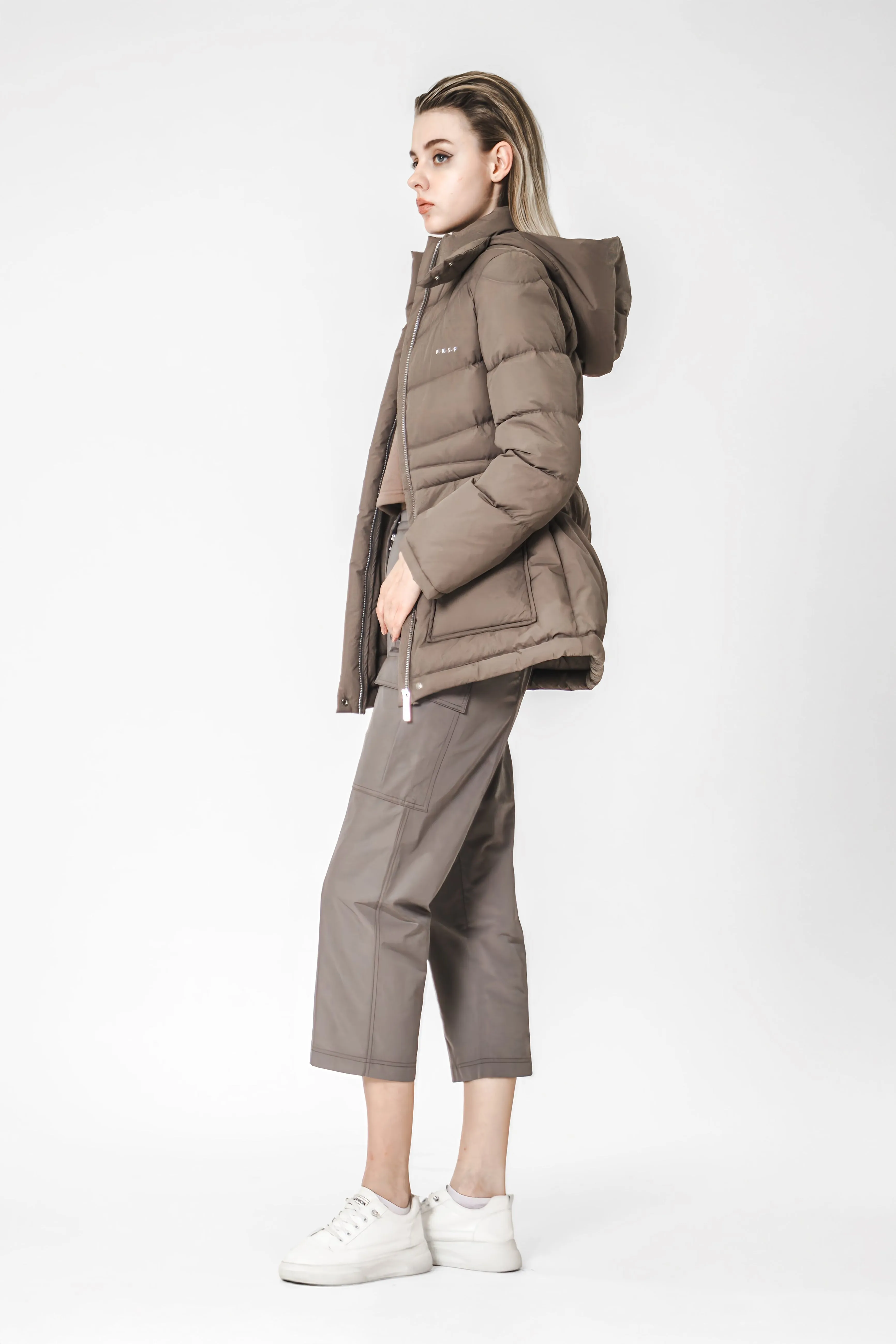 CHESTNUT BROWN/GRAY-BLUE WAVY QUILTED MID-LENGTH DOWN COAT