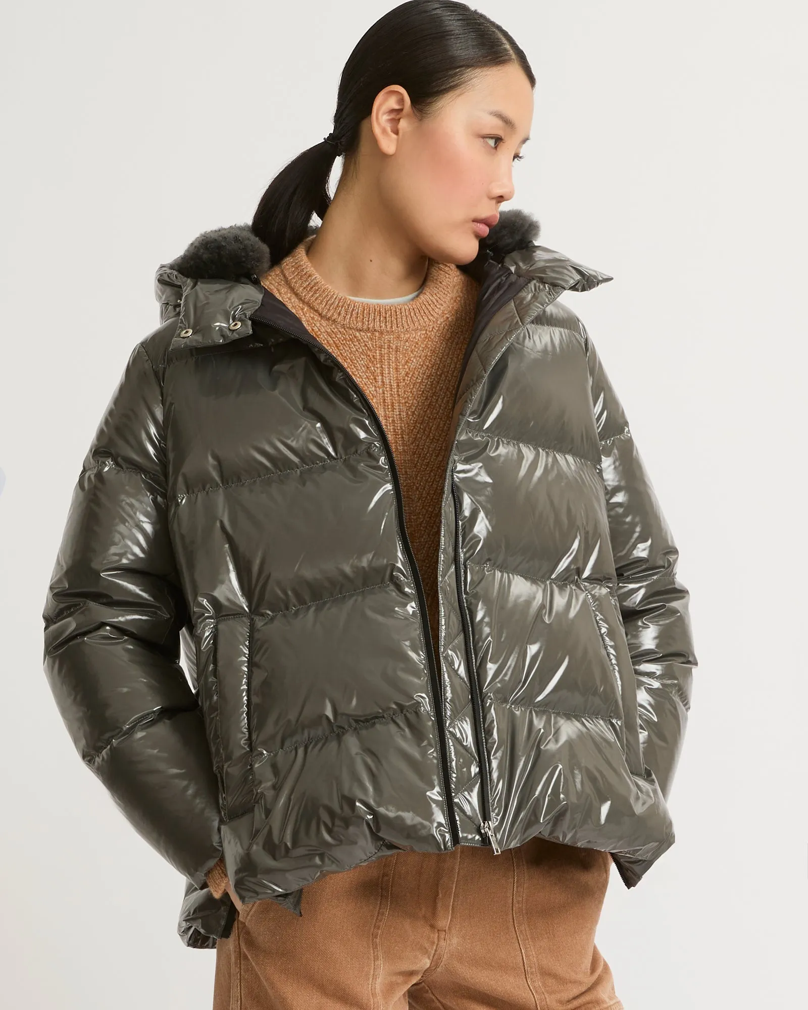 Hooded down jacket in shiny laminated nylon after ski