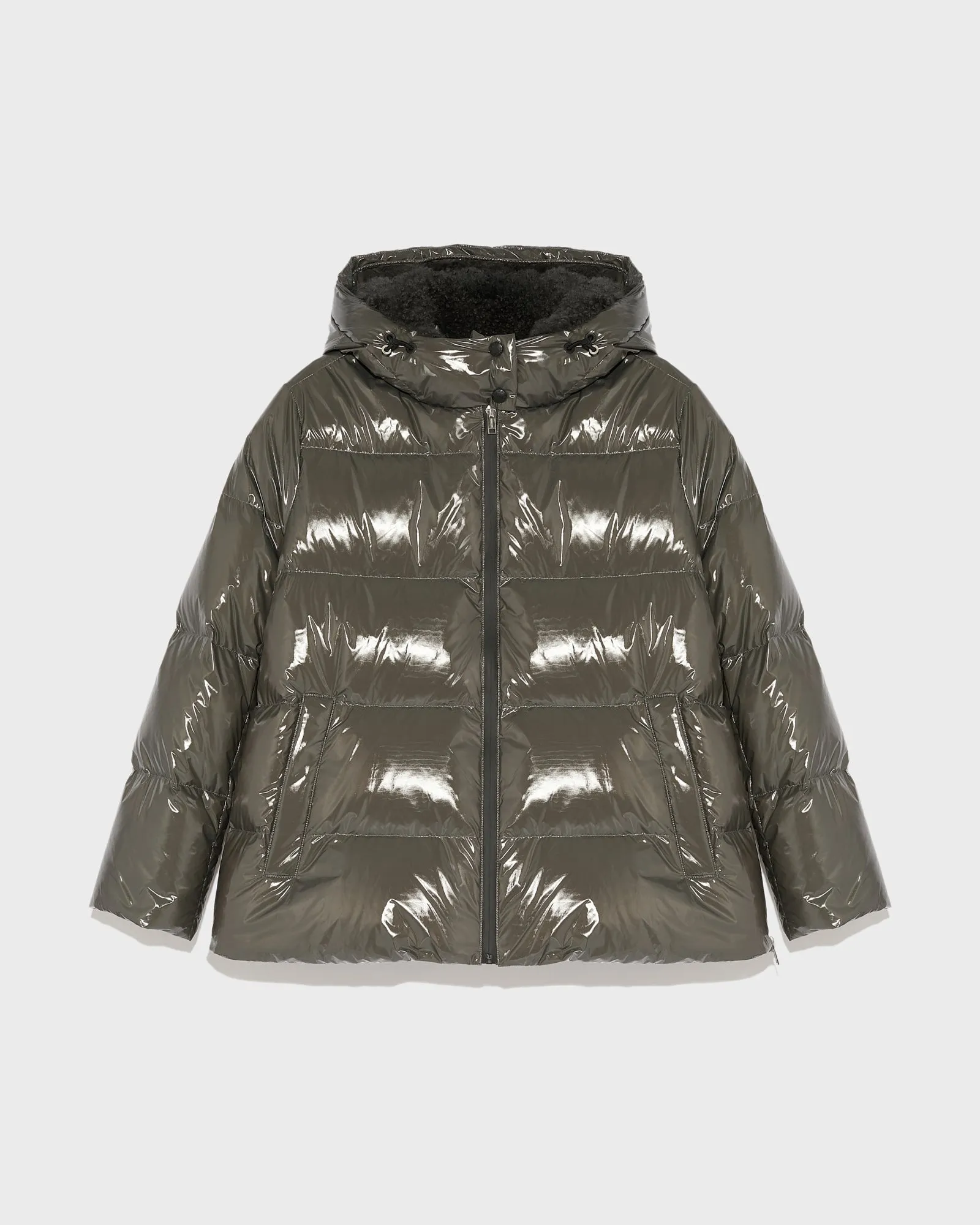 Hooded down jacket in shiny laminated nylon after ski